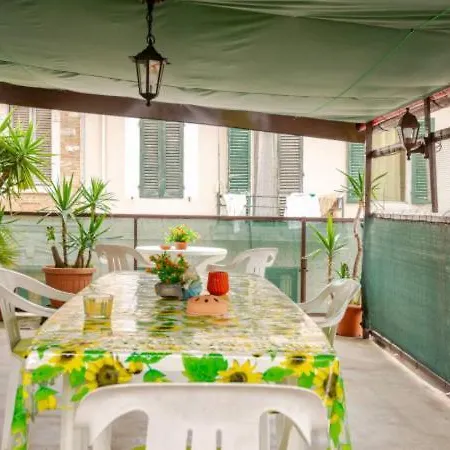 La Terrazza Viareggina -2 Minutes From The Station- Apartamento *